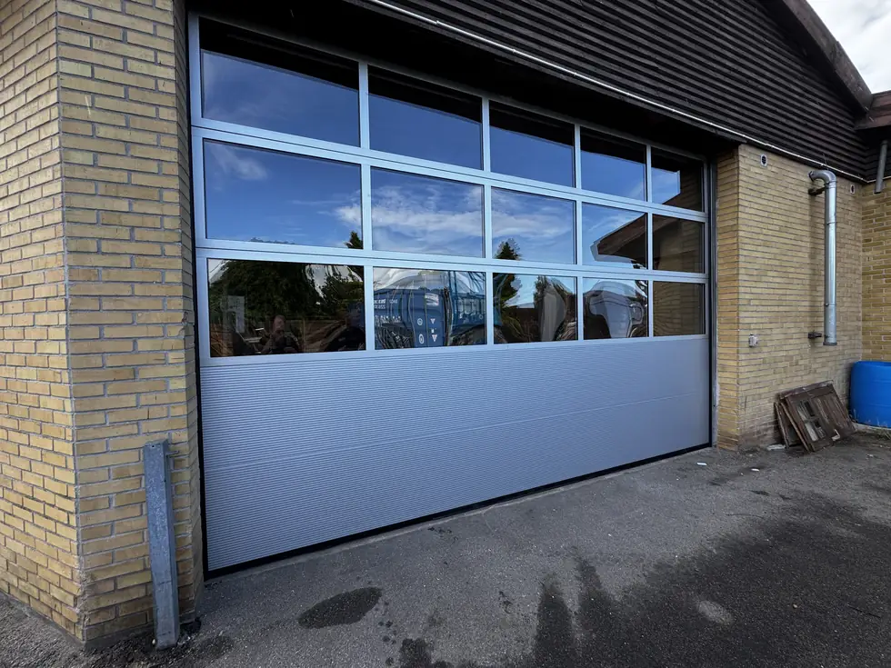 Sektionsport monteret af Stenbæk Montage